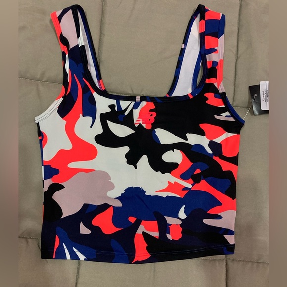 NEW BALANCE
Printed Scoop-Neck Tank Top - Picture 6 of 7